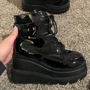 Demonia Shaker 52 Size 11